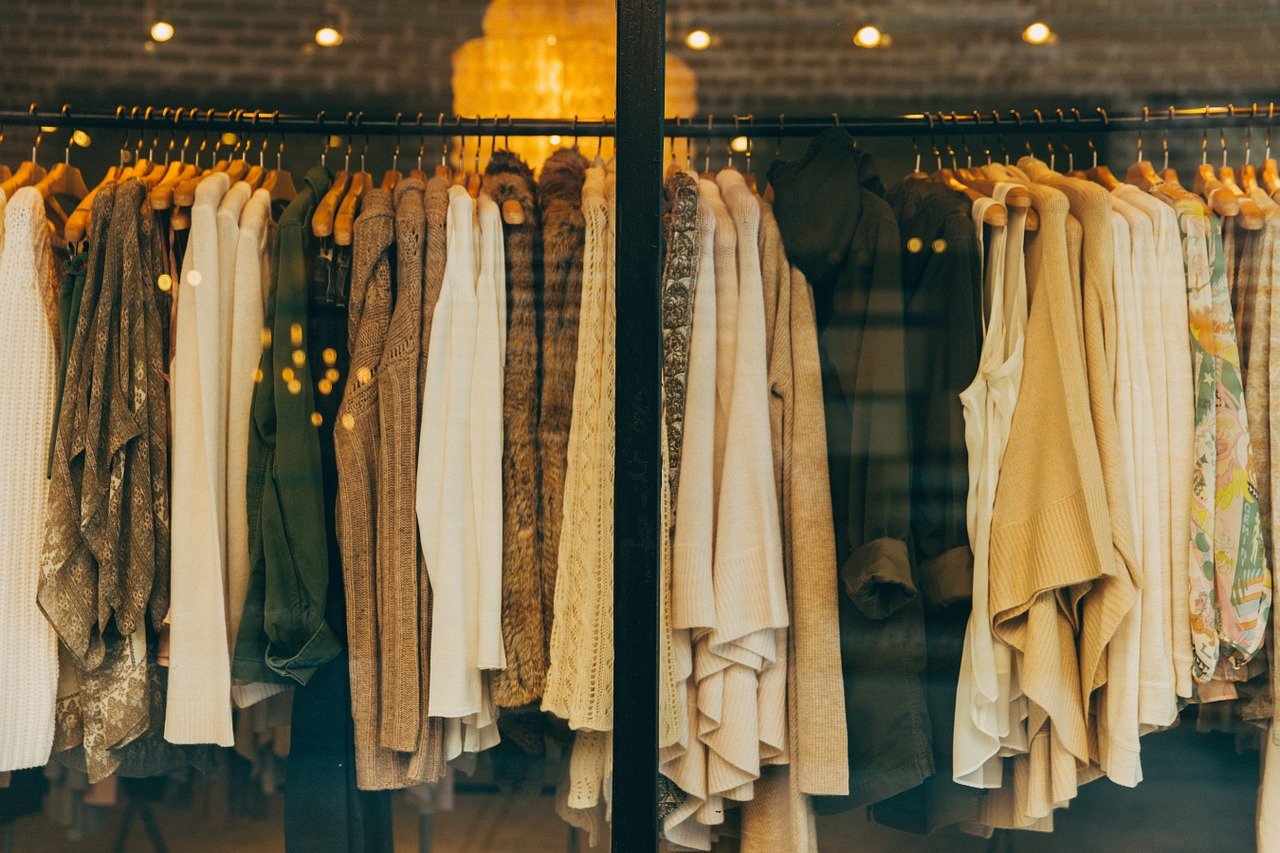Odzież używana – dlaczego warto dać ubraniom drugie życie?