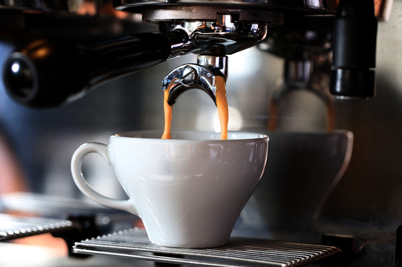 Jak przedłużyć żywotność ekspresu do kawy i zaoszczędzić na jego naprawach?