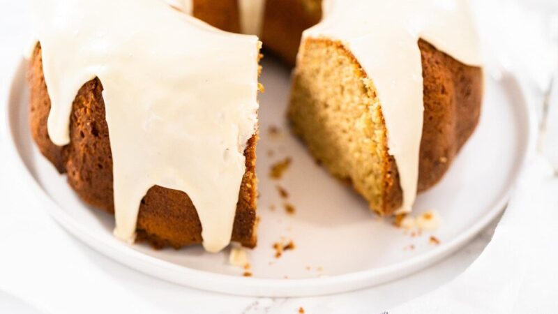 Ciasto na maślance z mrożonymi owocami