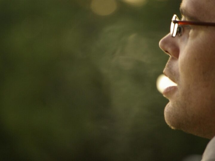 Palenie ziół: Szałwia, mięta, melisa i inne – skutki i potencjalne zagrożenia