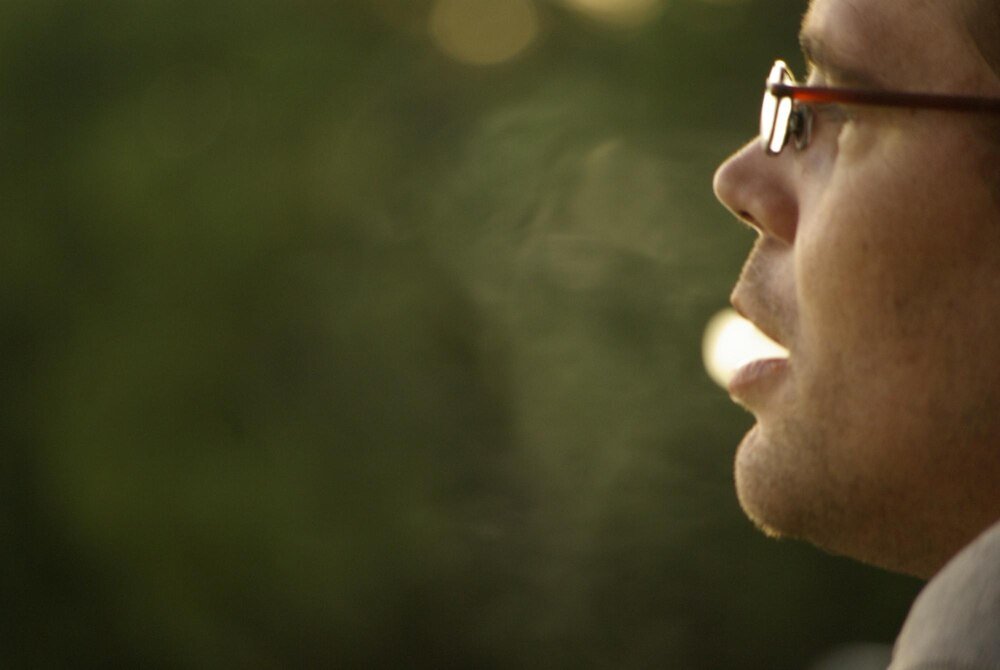 Palenie ziół: Szałwia, mięta, melisa i inne – skutki i potencjalne zagrożenia